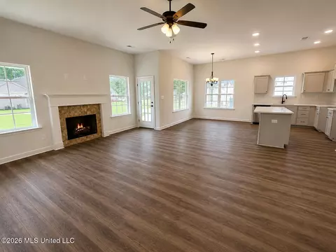 Living - 6373 River Ln, Walls, MS 38680 photo 3 of 3