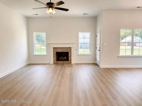 Living - 6373 River Ln, Walls, MS 38680 photo 4 of 4