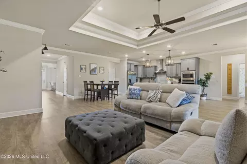 Entry Way - 7128 Glen Eagle Dr, Biloxi, MS 39532 photo 7 of 13