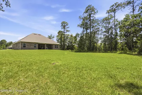 Exterior - 7128 Glen Eagle Dr, Biloxi, MS 39532 photo 8 of 10