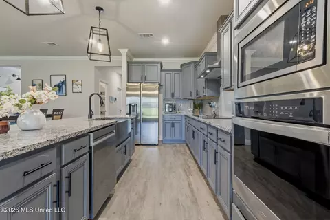 Kitchen - 7128 Glen Eagle Dr, Biloxi, MS 39532 photo 4 of 5