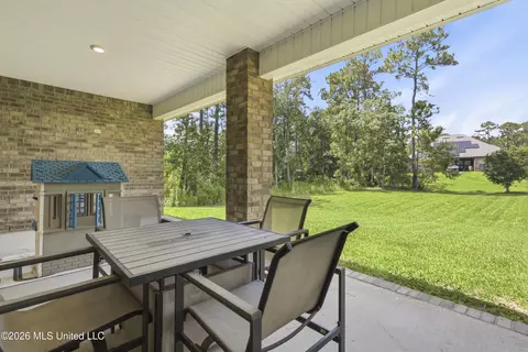 Exterior - 7128 Glen Eagle Dr, Biloxi, MS 39532 photo 5 of 10