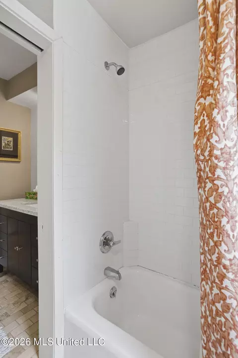 Bath - 2235 Wild Valley Dr, Jackson, MS 39211 photo 5 of 6
