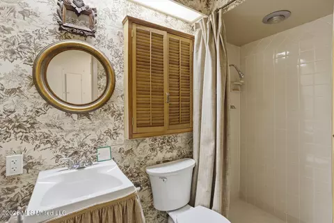 Bath - 2235 Wild Valley Dr, Jackson, MS 39211 photo 6 of 6