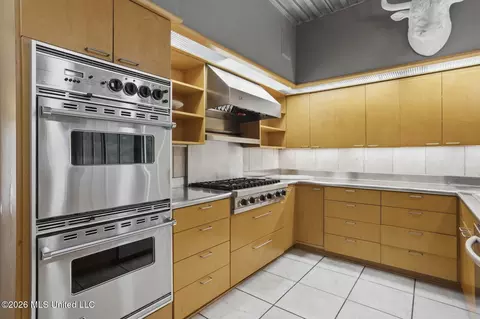 Kitchen - 2235 Wild Valley Dr, Jackson, MS 39211 photo 2 of 6