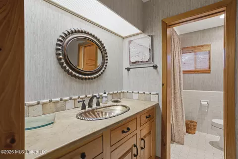 Bath - 2235 Wild Valley Dr, Jackson, MS 39211 photo 1 of 6