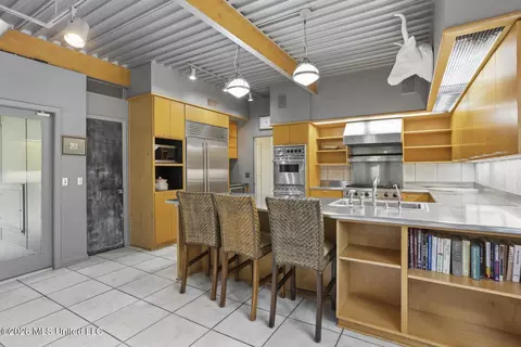 Kitchen - 2235 Wild Valley Dr, Jackson, MS 39211 photo 4 of 6