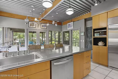 Kitchen - 2235 Wild Valley Dr, Jackson, MS 39211 photo 6 of 6