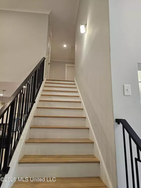 Entry Way - 7175 E Harrier Dr, Olive Branch, MS 38654 photo 3 of 5