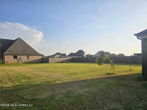 Exterior - 7175 E Harrier Dr, Olive Branch, MS 38654 photo 2 of 2