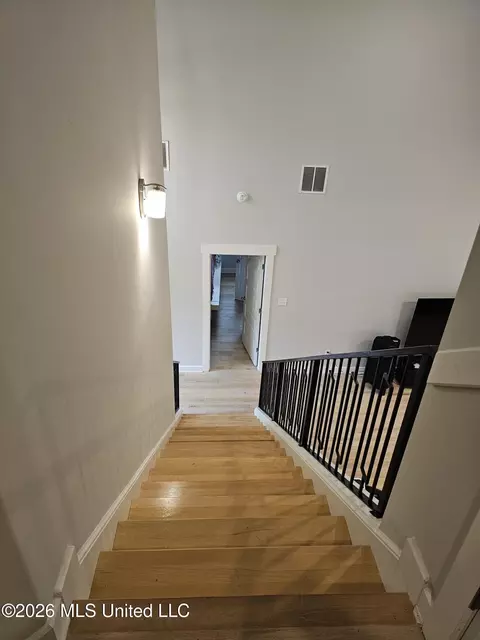 Entry Way - 7175 E Harrier Dr, Olive Branch, MS 38654 photo 2 of 5