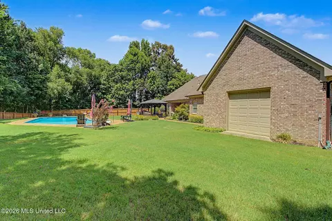 Exterior - 927 Shadow View Dr, Hernando, MS 38632 photo 12 of 14