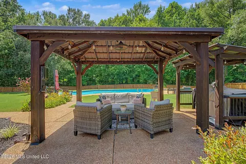 Exterior - 927 Shadow View Dr, Hernando, MS 38632 photo 3 of 14