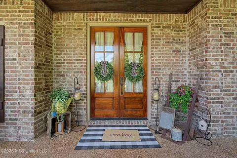 Exterior - 927 Shadow View Dr, Hernando, MS 38632 photo 2 of 14