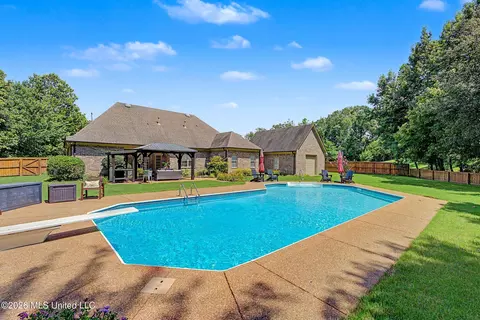 Exterior - 927 Shadow View Dr, Hernando, MS 38632 photo 4 of 14