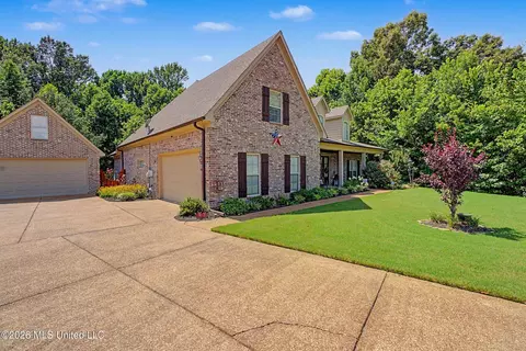 Exterior - 927 Shadow View Dr, Hernando, MS 38632 photo 6 of 14