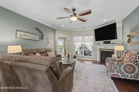 Living - 927 Shadow View Dr, Hernando, MS 38632 photo 1 of 1