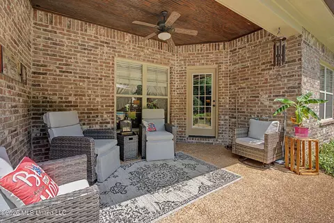 Exterior - 927 Shadow View Dr, Hernando, MS 38632 photo 10 of 14