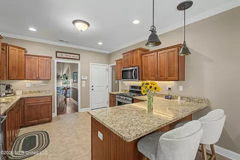 Kitchen - 927 Shadow View Dr, Hernando, MS 38632 photo 3 of 3