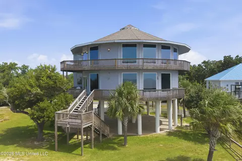 6017 W Belle Fontaine Dr, Ocean Springs, MS 39564