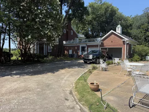 Exterior - 300 East Ave, Lula, MS 38644 photo 6 of 12