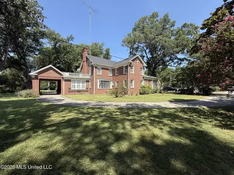 Exterior - 300 East Ave, Lula, MS 38644 photo 8 of 12