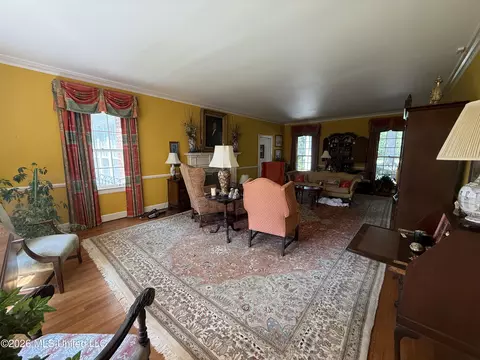 Living - 300 East Ave, Lula, MS 38644 photo 1 of 1