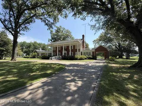 Exterior - 300 East Ave, Lula, MS 38644 photo 7 of 12