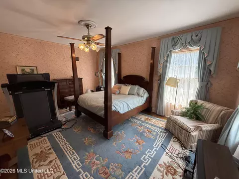 Bedroom - 300 East Ave, Lula, MS 38644 photo 4 of 4