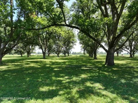 Exterior - 300 East Ave, Lula, MS 38644 photo 4 of 12