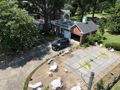 Exterior - 300 East Ave, Lula, MS 38644 photo 2 of 12