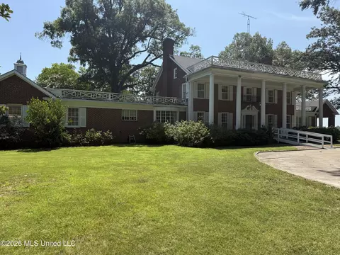 Exterior - 300 East Ave, Lula, MS 38644 photo 11 of 12