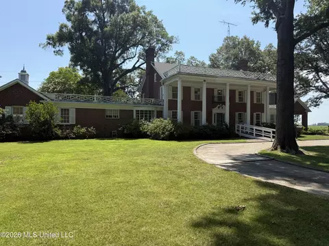 Exterior - 300 East Ave, Lula, MS 38644 photo 10 of 12