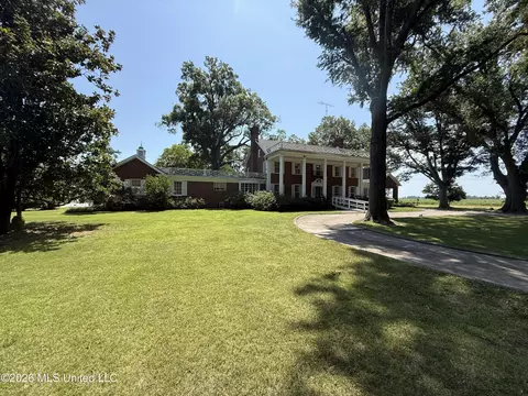 Exterior - 300 East Ave, Lula, MS 38644 photo 9 of 12