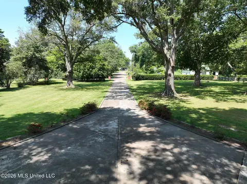 Exterior - 300 East Ave, Lula, MS 38644 photo 3 of 12