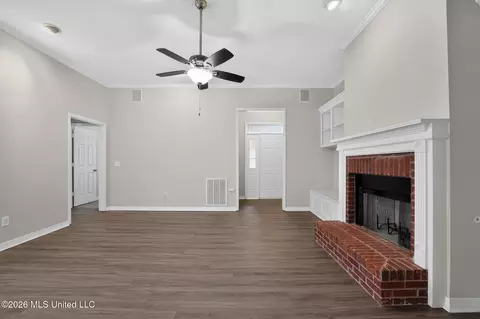 Living - 550 Spring Hill Dr, Madison, MS 39110 photo 5 of 5