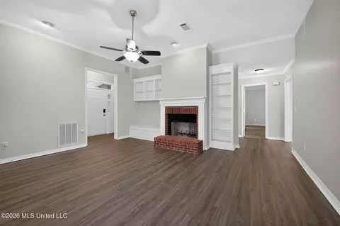 Living - 550 Spring Hill Dr, Madison, MS 39110 photo 4 of 5