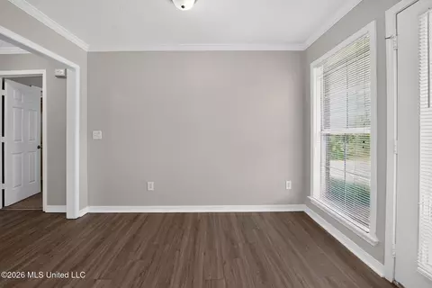 Living - 550 Spring Hill Dr, Madison, MS 39110 photo 1 of 5