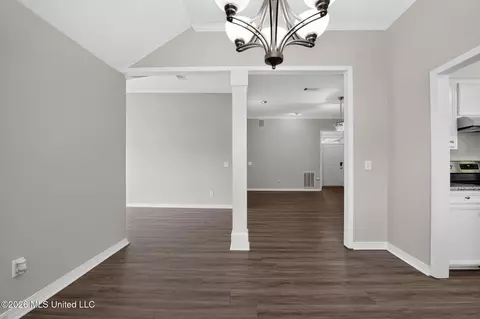 Entry Way - 550 Spring Hill Dr, Madison, MS 39110 photo 2 of 2