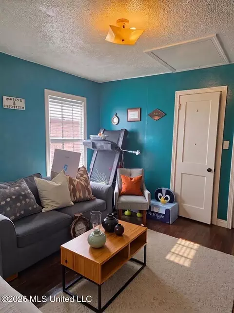 2633 Glenn St, Jackson, MS 39204 photo 3