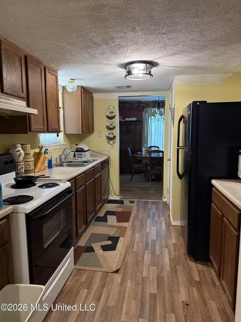 Kitchen - 1297 Mudline Rd, Lake, MS 39092 photo 1 of 2