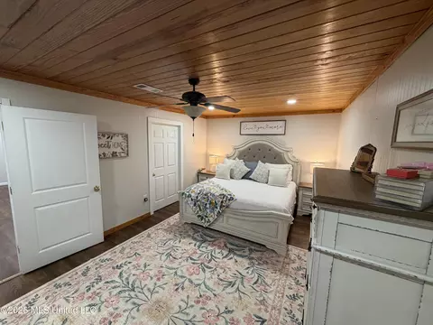 Bedroom - 7 Greer Rd, Natchez, MS 39120 photo 2 of 3