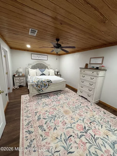 Bedroom - 7 Greer Rd, Natchez, MS 39120 photo 3 of 3