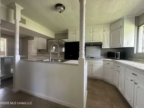 Kitchen - 237 W Central Ave, Coldwater, MS 38618 photo 2 of 2
