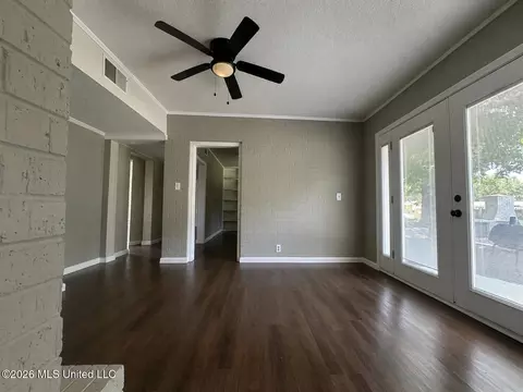 Living - 237 W Central Ave, Coldwater, MS 38618 photo 5 of 5