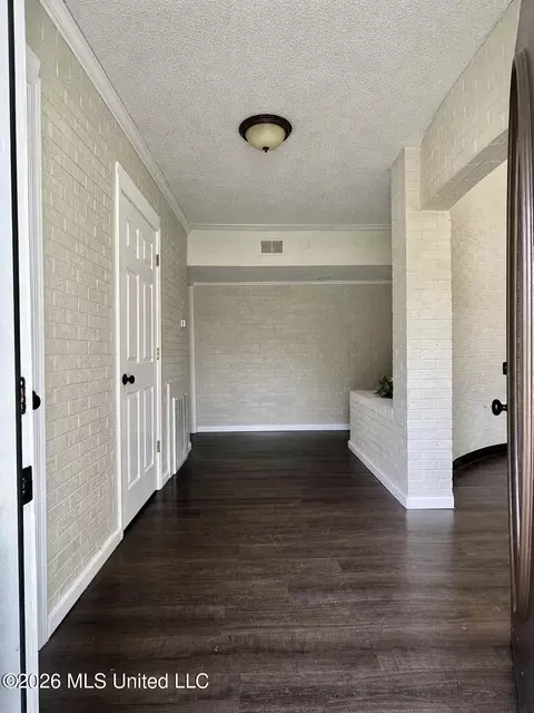 Entry Way - 237 W Central Ave, Coldwater, MS 38618 photo 1 of 3
