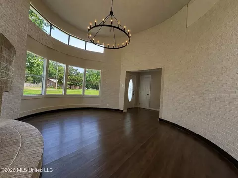Living - 237 W Central Ave, Coldwater, MS 38618 photo 1 of 5