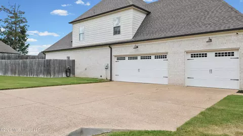 Exterior - 1711 Carlee Dr, Hernando, MS 38632 photo 4 of 7