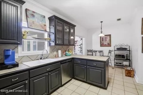 Kitchen - 161 Mandarin Dr, Brandon, MS 39047 photo 1 of 4