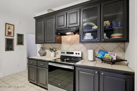 Kitchen - 161 Mandarin Dr, Brandon, MS 39047 photo 2 of 4